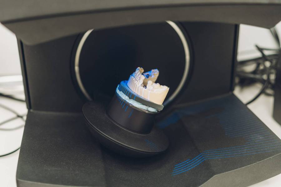 Jak działa wielomateriałowa stomatologiczna drukarka 3d i do czego służy
