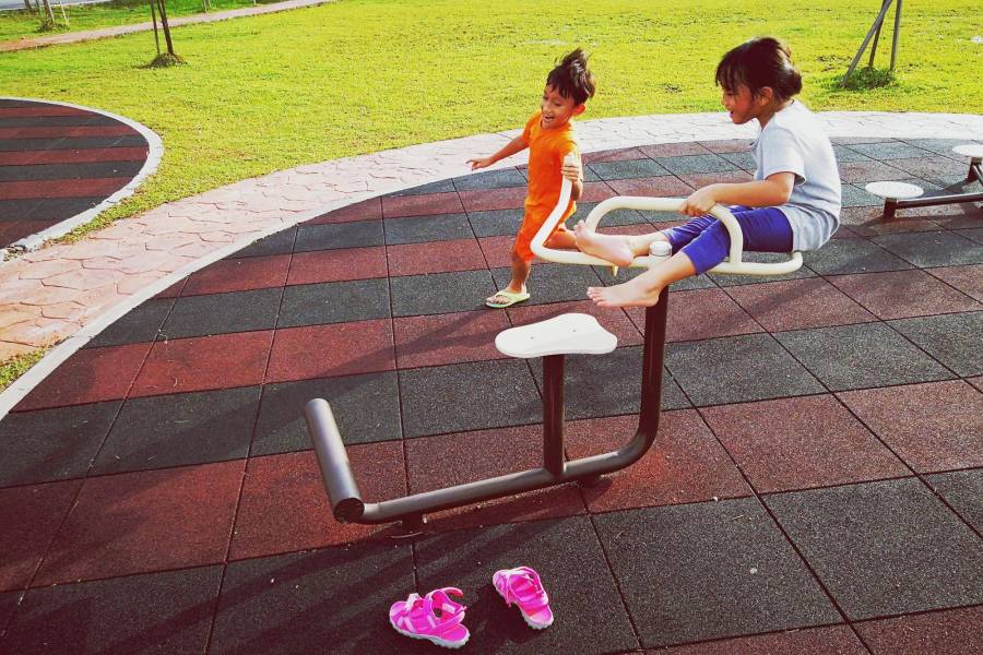 Jak wybrać maty gumowe na plac zabaw dla bezpiecznej zabawy